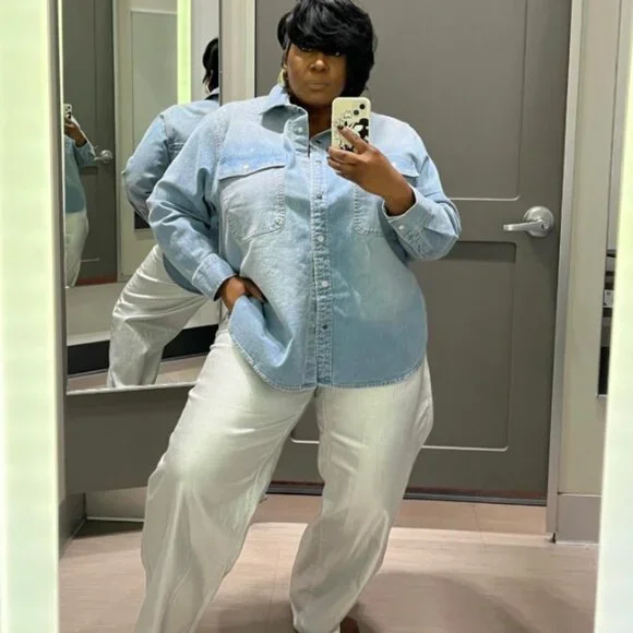 Women's Mid-Rise 90's Baggy Jeans - Universal Thread Metallic Wash - Picture 7 of 11